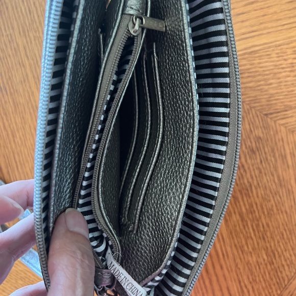 GUN METAL SLING PURSE - Picture 5 of 8